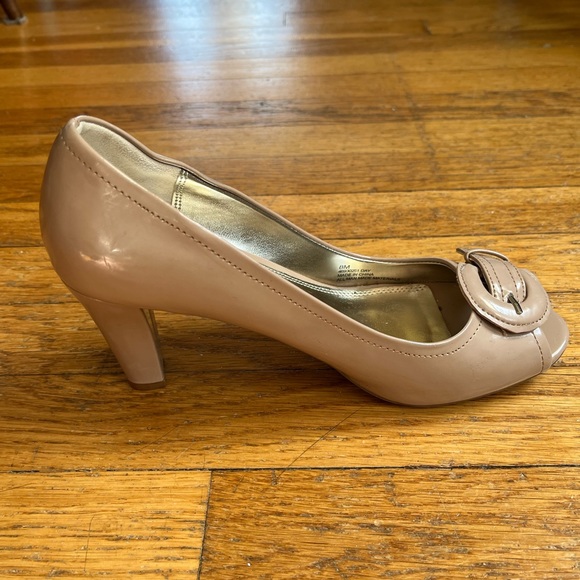 Etienne Aigner heels in blush color - Picture 3 of 6